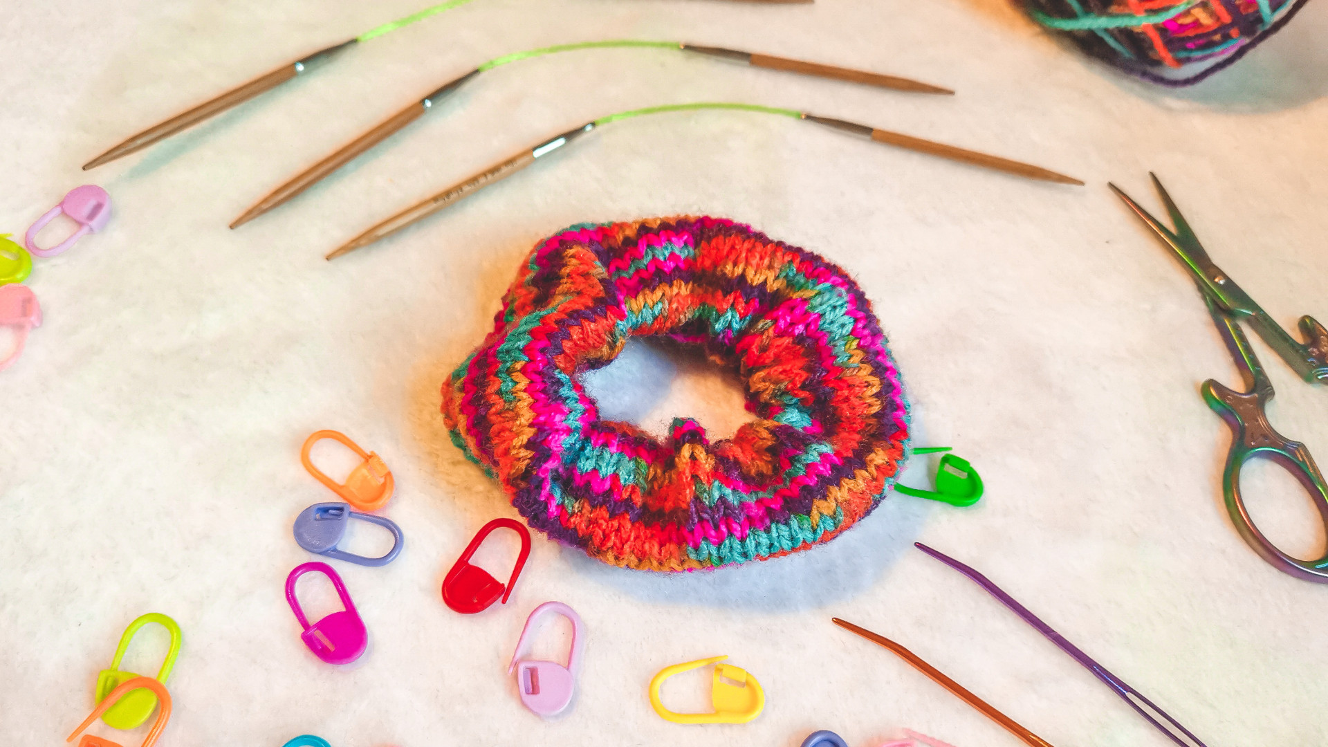 Waste yarn scrunchie, Bamboo flyers and accessories. Waste yarn scrunchie, Bamboo flyers and accessories.